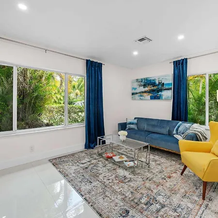 Uhost Ai - Stylish Apartment Steps From Beach